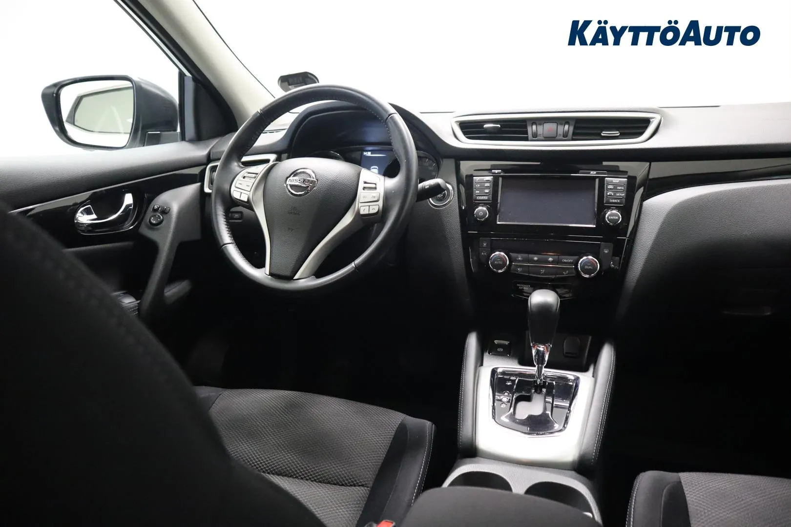 NISSAN Qashqai UZS-212 carousel image