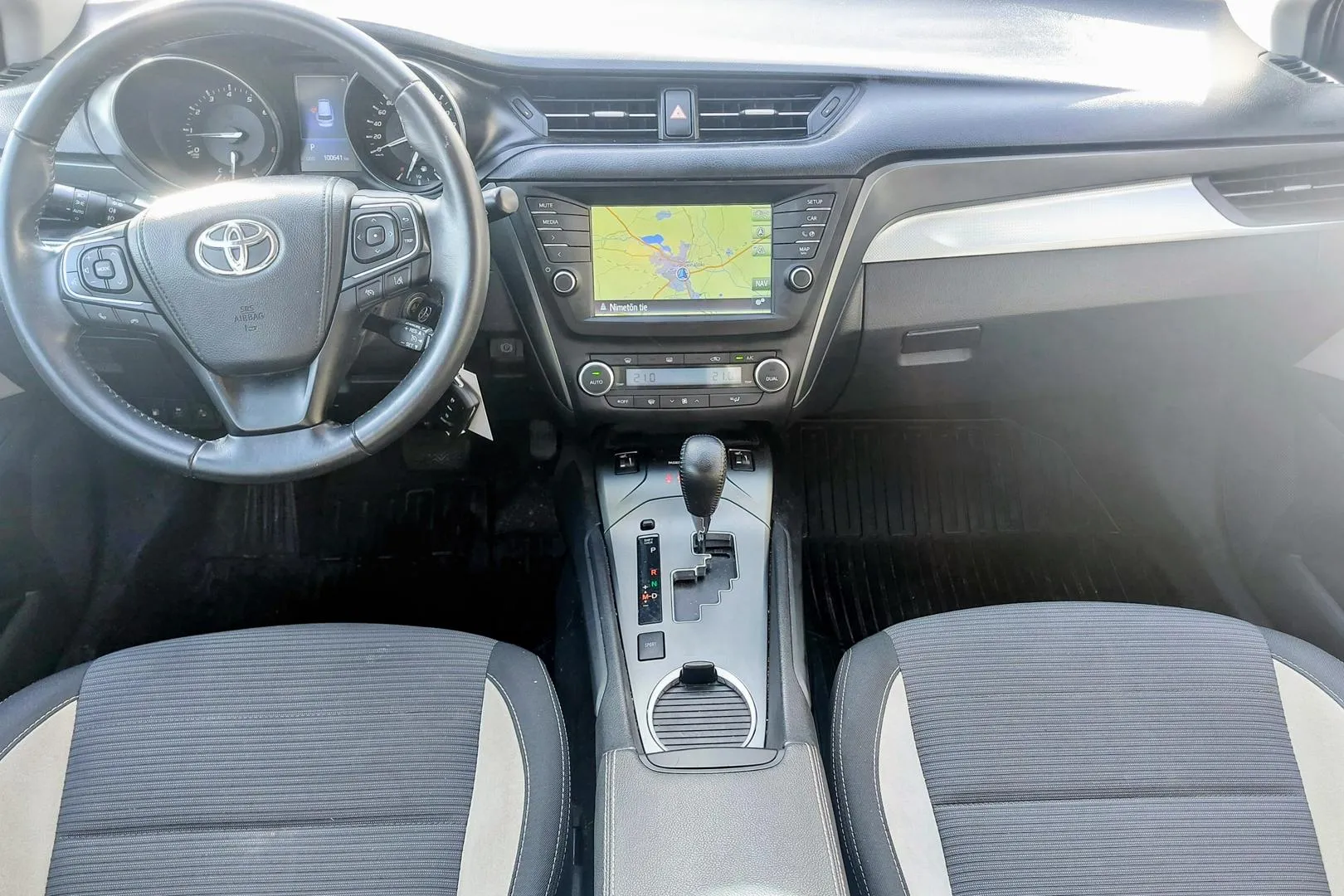 TOYOTA Avensis JKB-897 carousel image