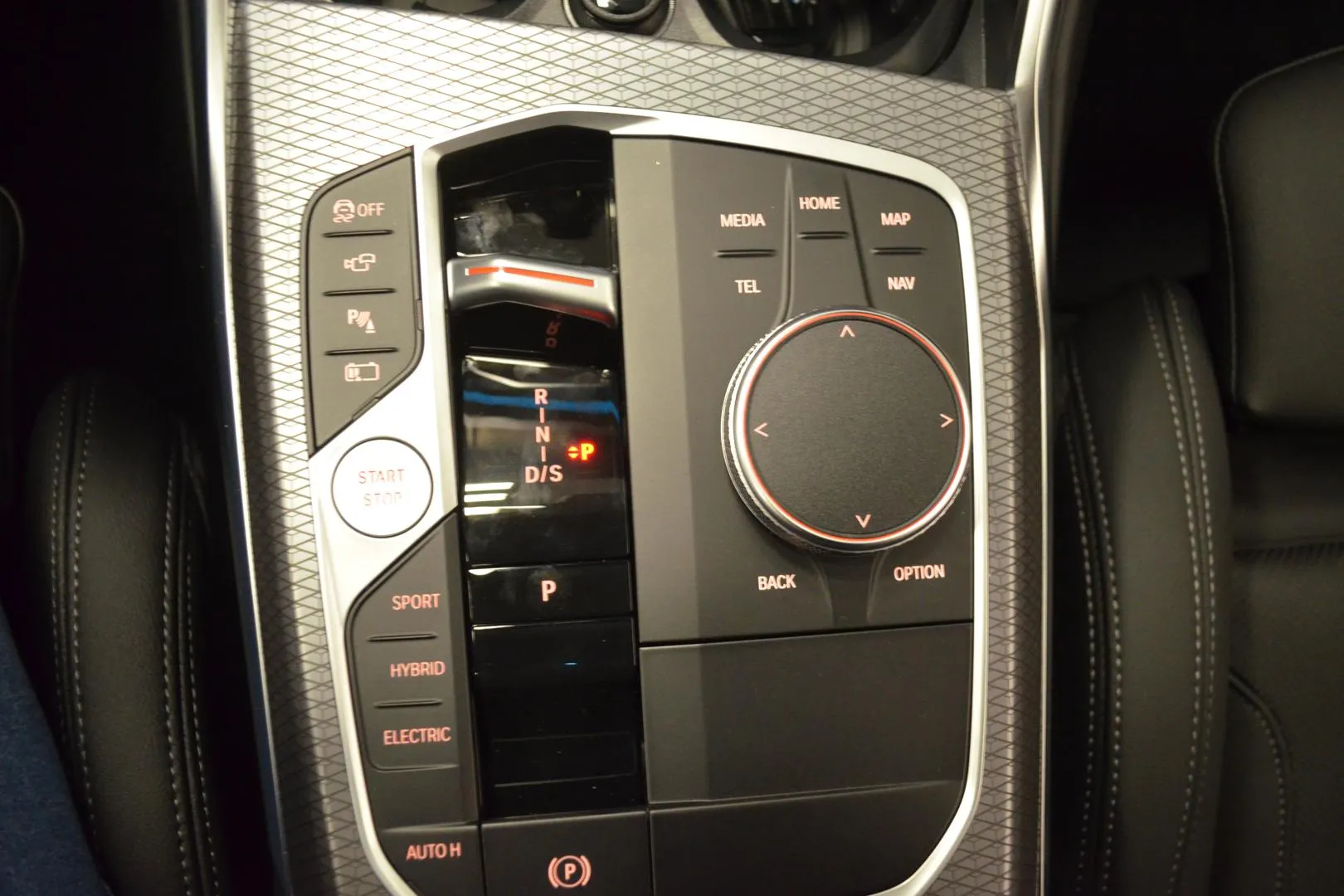 BMW 330 YYG-909 carousel image