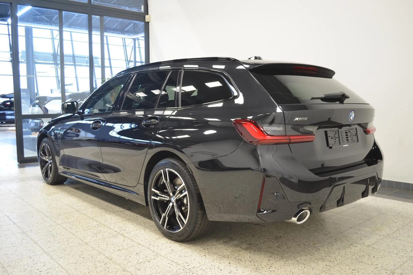 BMW 330 YYG-909 carousel image