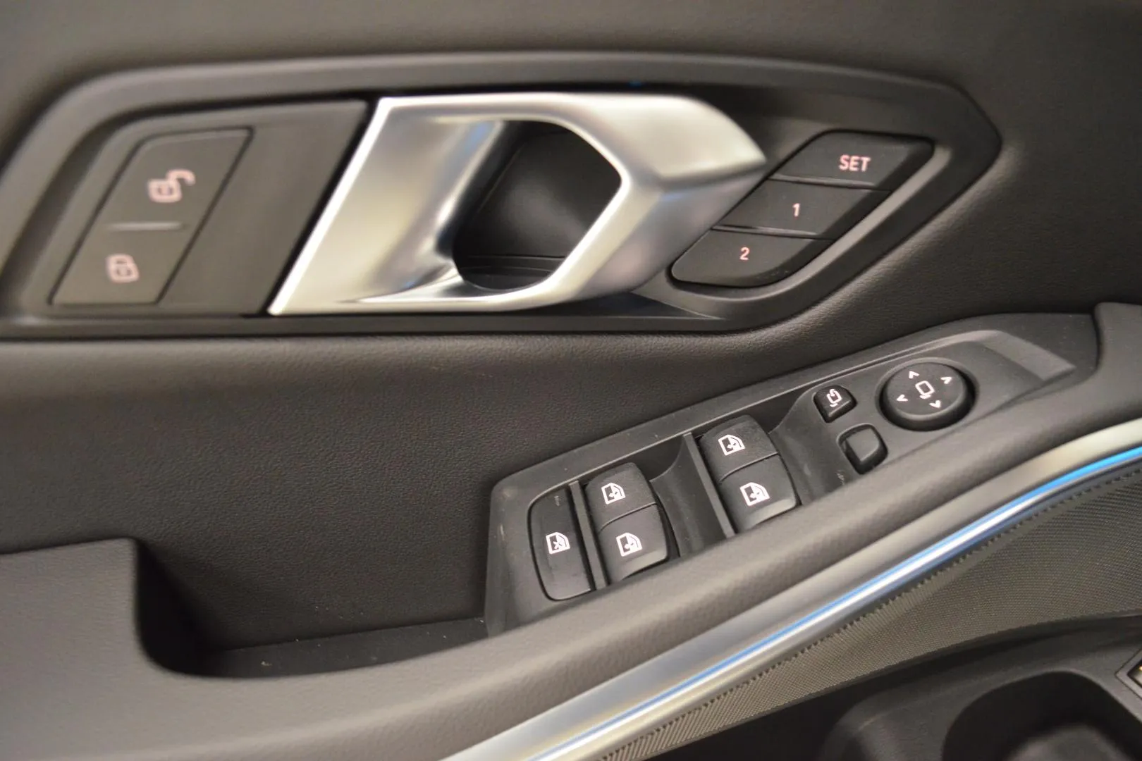 BMW 330 YYG-909 carousel image