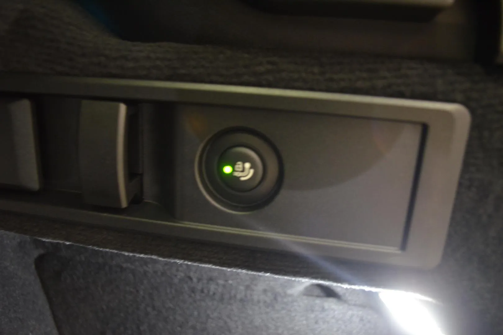 BMW 330 YYG-909 carousel image