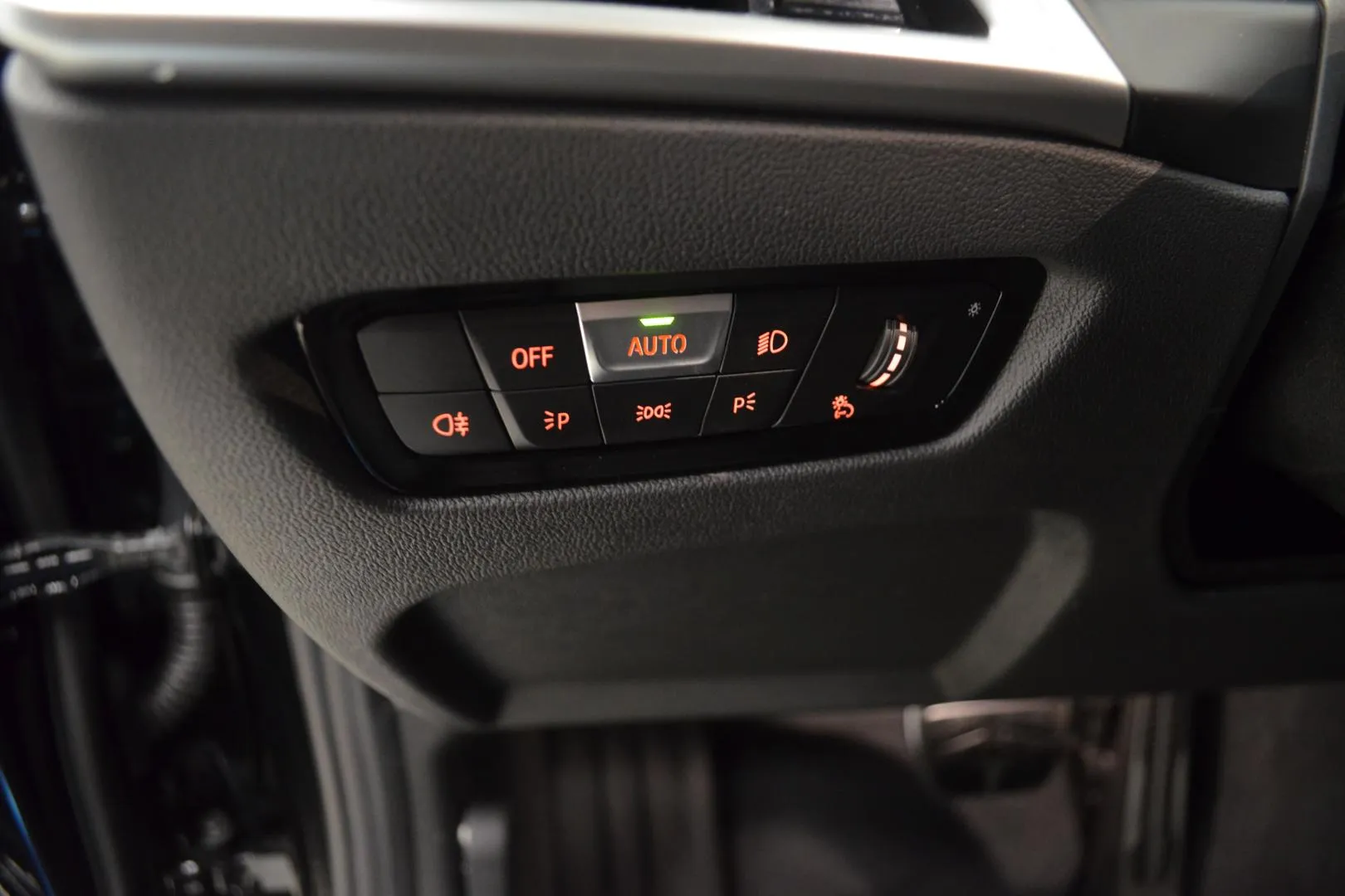 BMW 330 YYG-909 carousel image