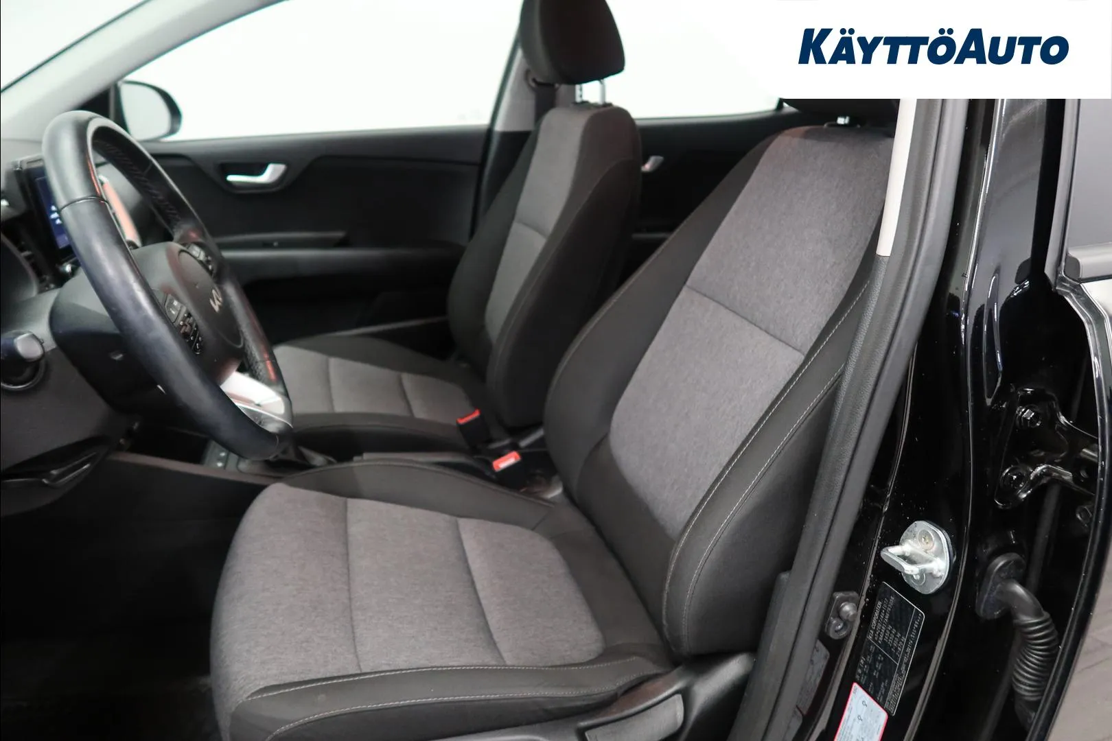 KIA Stonic OZN-728 carousel image