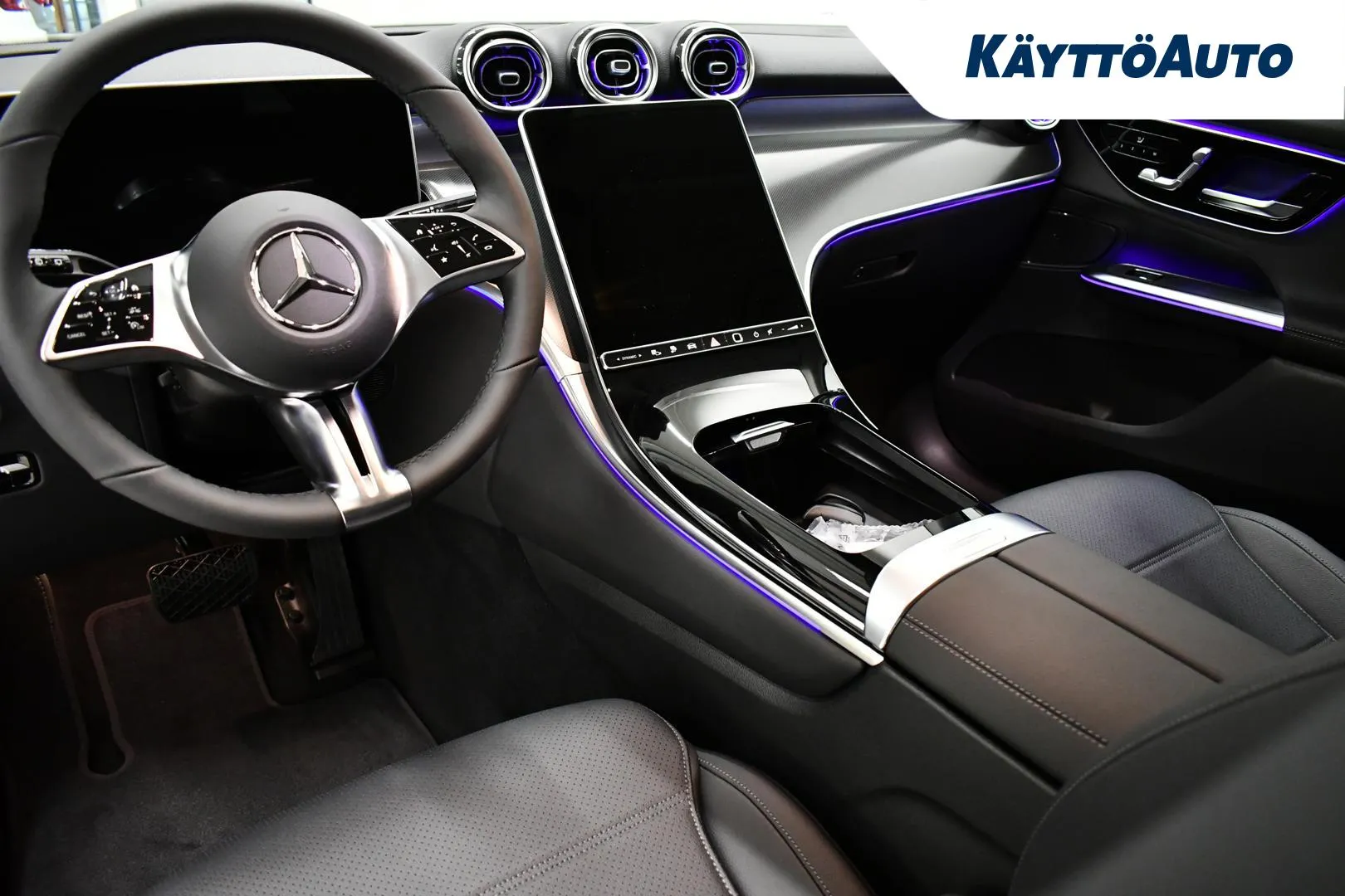 Mercedes-Benz GLC YYG-529 carousel image