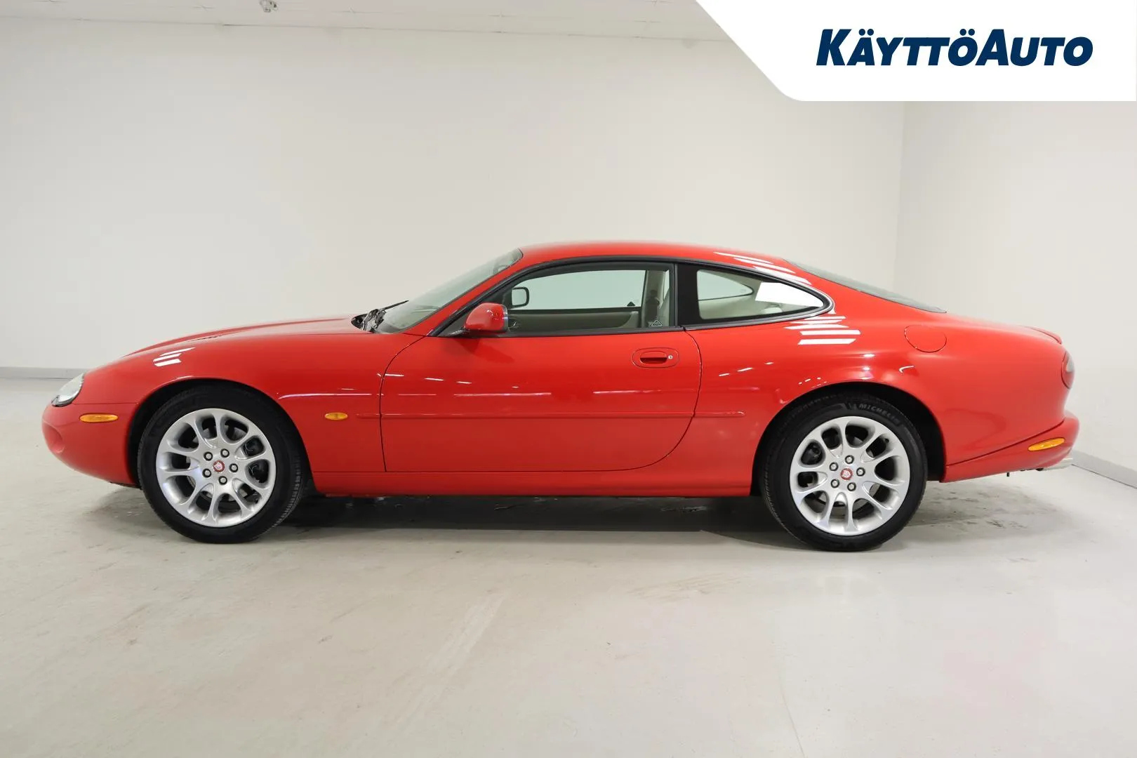 Jaguar XKR RVY-800 carousel image