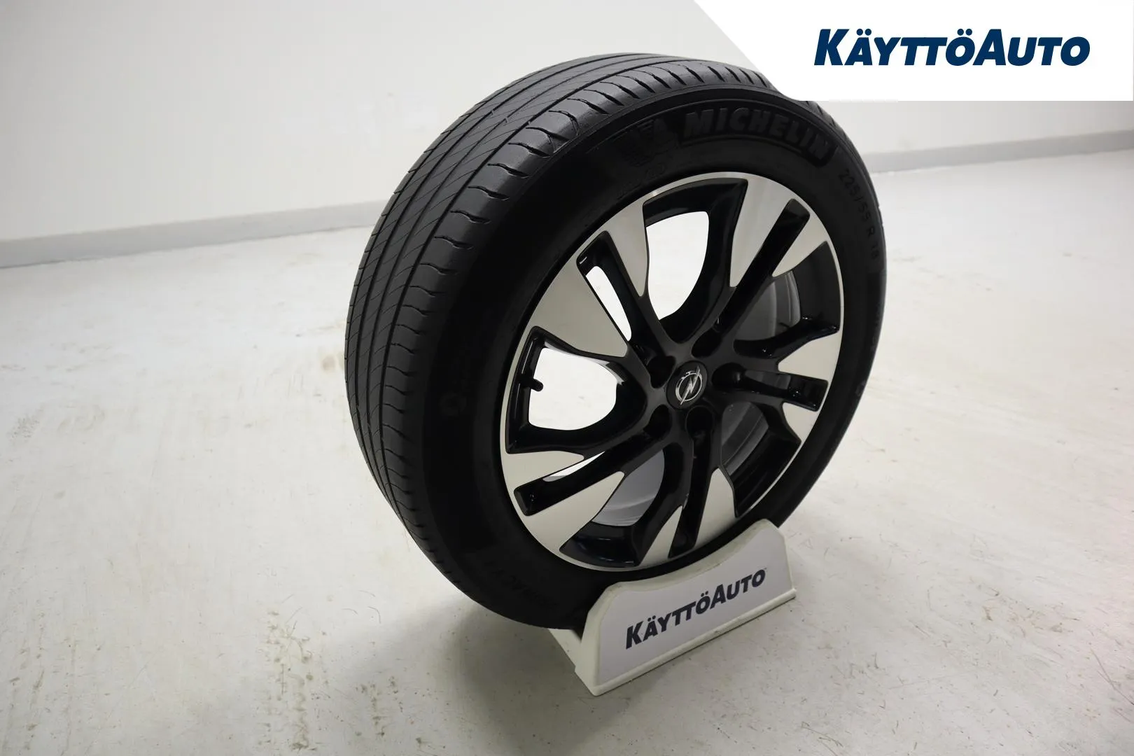 Opel Grandland X KUM-432 carousel image