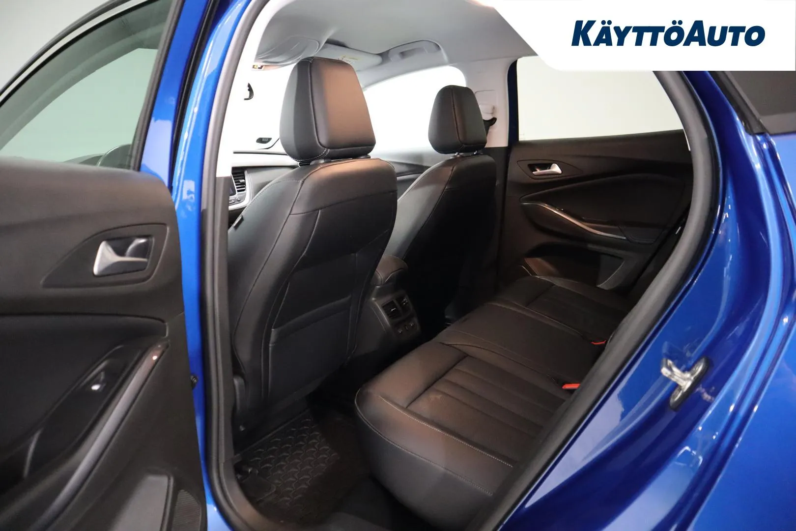 Opel Grandland X KUM-432 carousel image