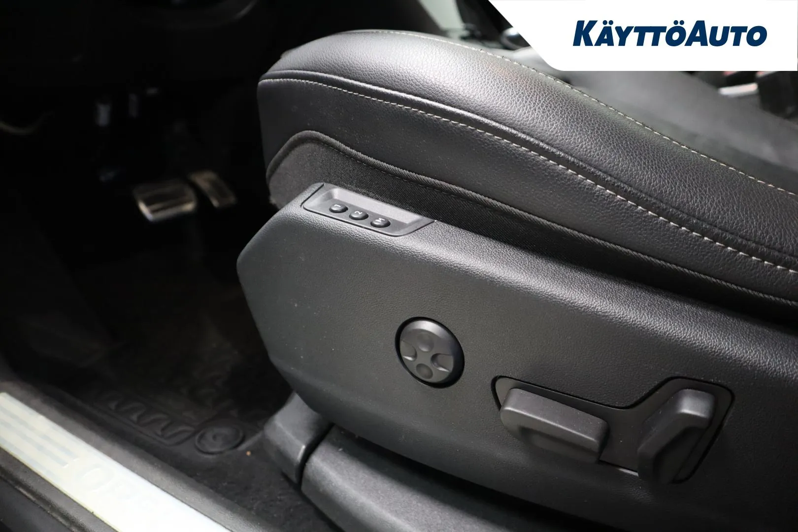 Opel Grandland X KUM-432 carousel image