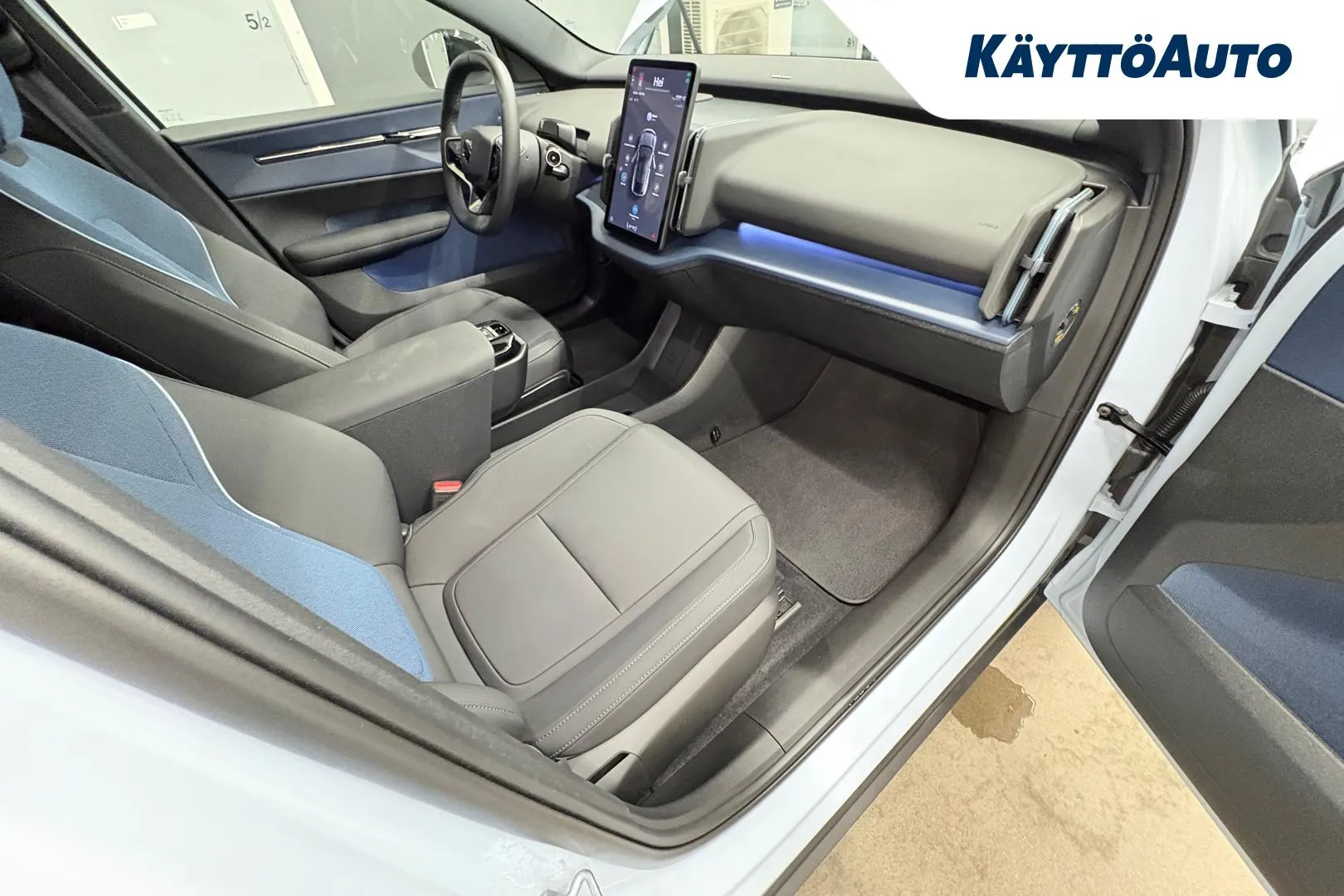 VOLVO EX30 CSK-569 carousel image