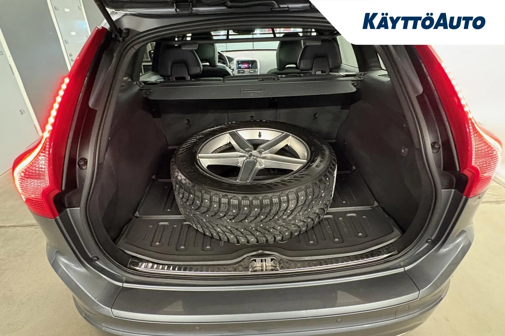 VOLVO XC60 SUZ-316 carousel image