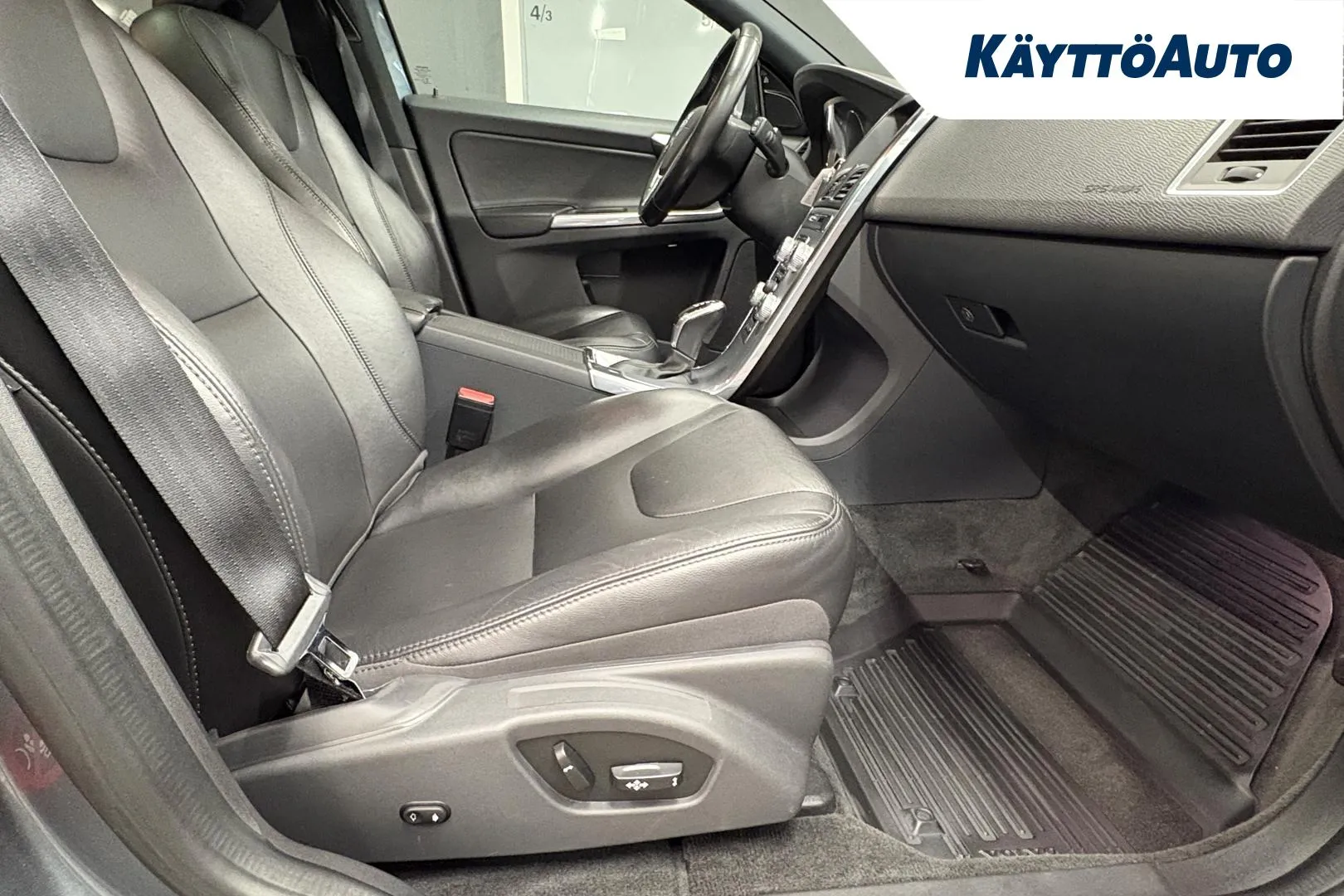 VOLVO XC60 SUZ-316 carousel image