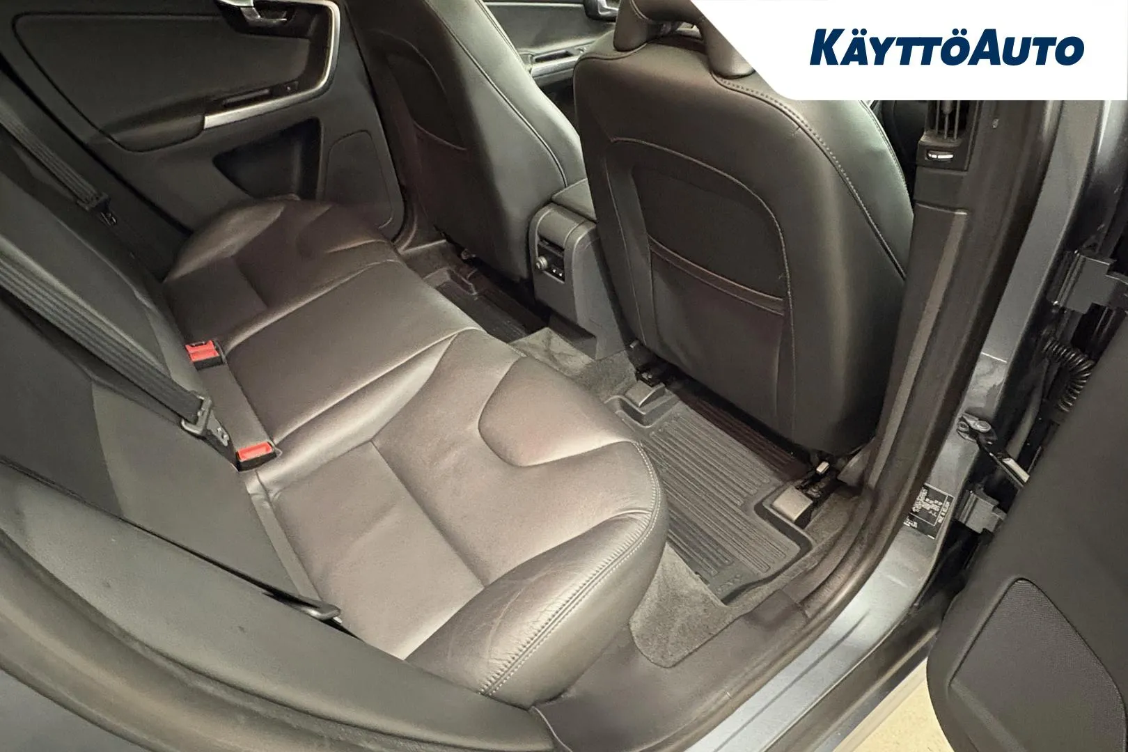 VOLVO XC60 SUZ-316 carousel image