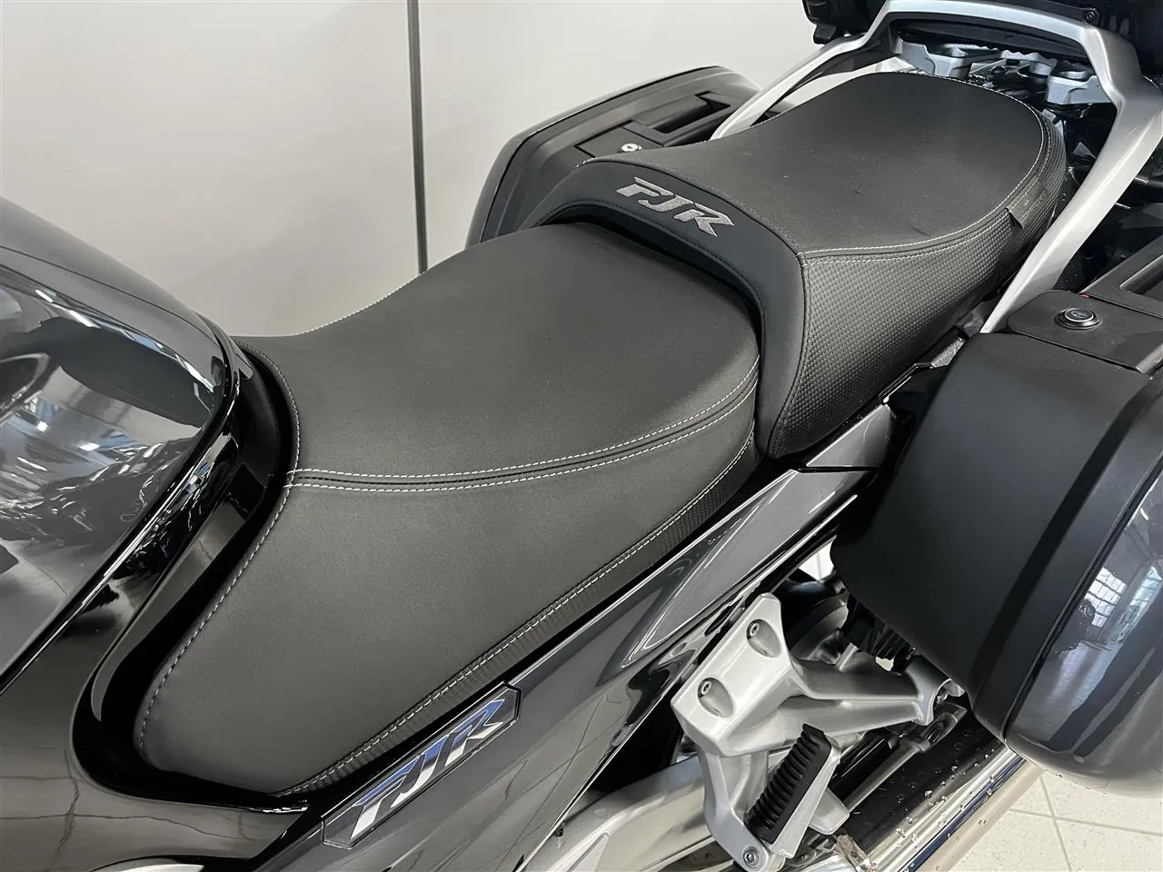 Yamaha FJR 95-AKT carousel image