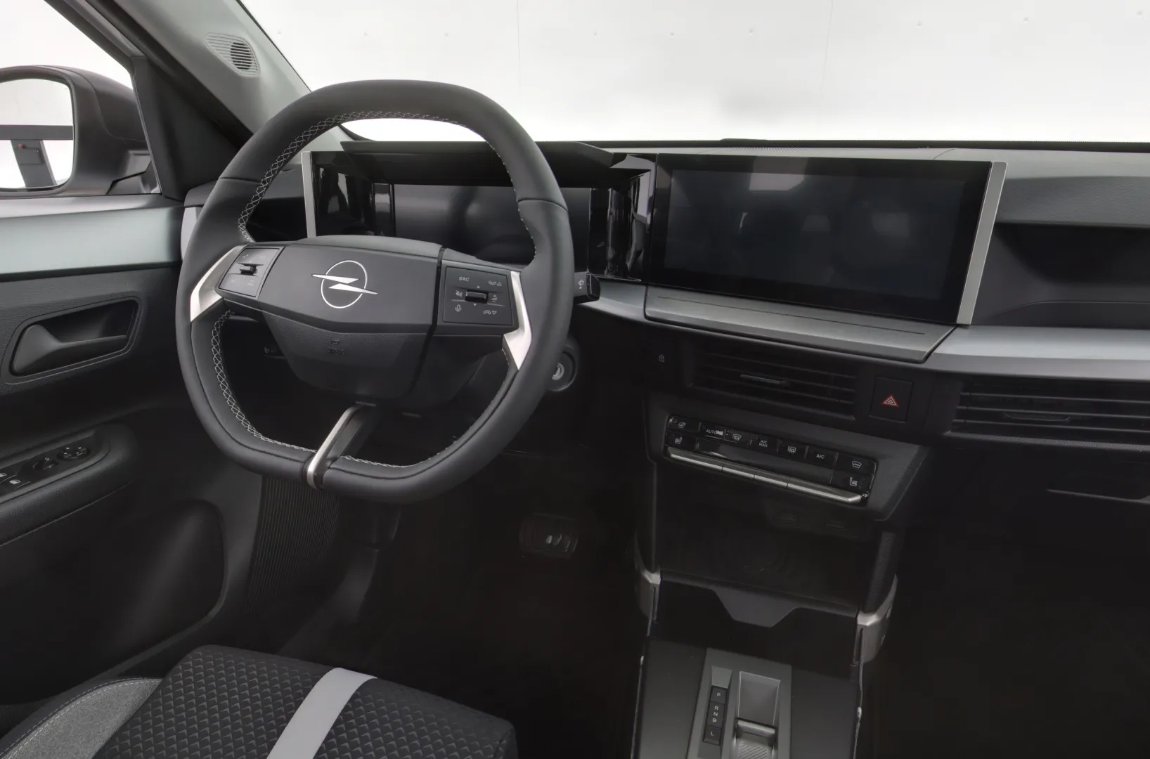 Opel Frontera EVP-438 carousel image