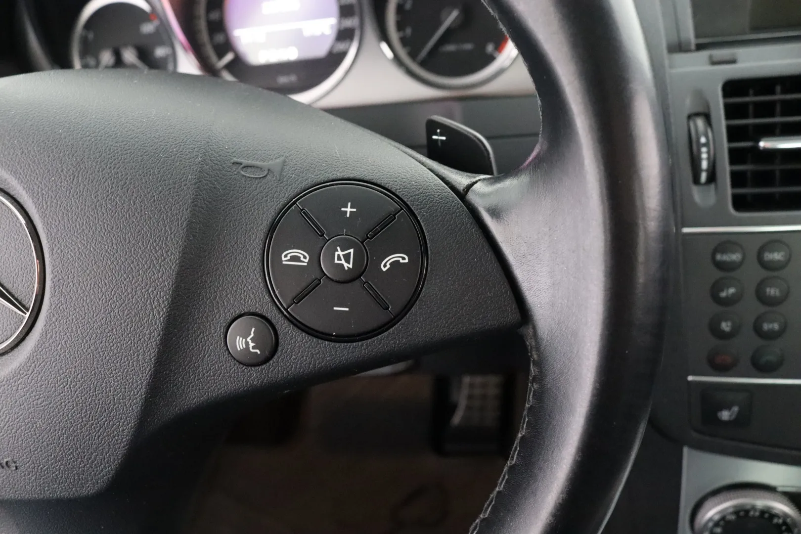 MERCEDES-BENZ C IXZ-528 carousel image