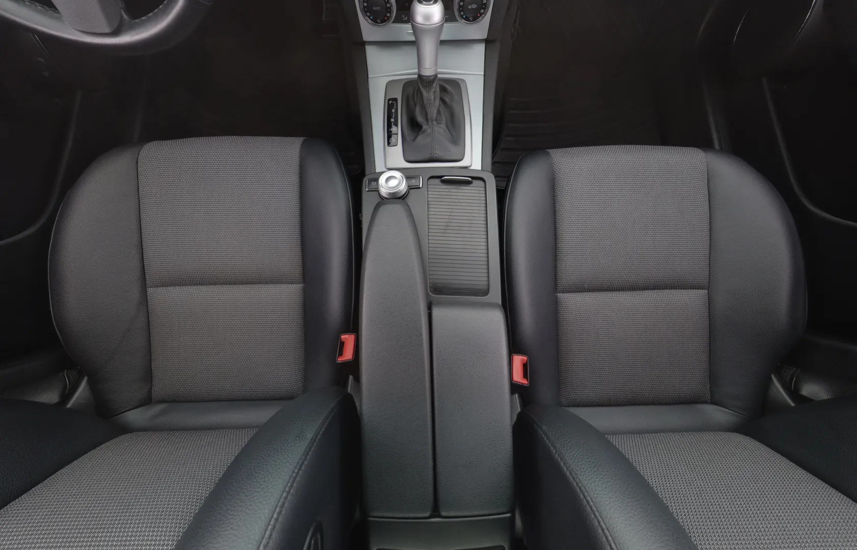 MERCEDES-BENZ C IXZ-528 carousel image