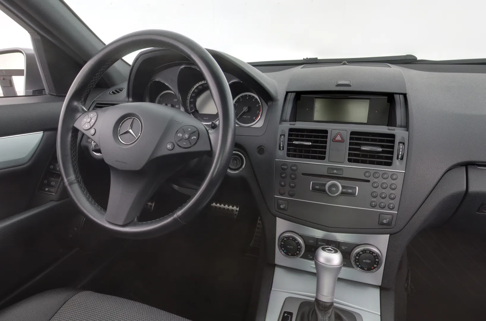 MERCEDES-BENZ C IXZ-528 carousel image