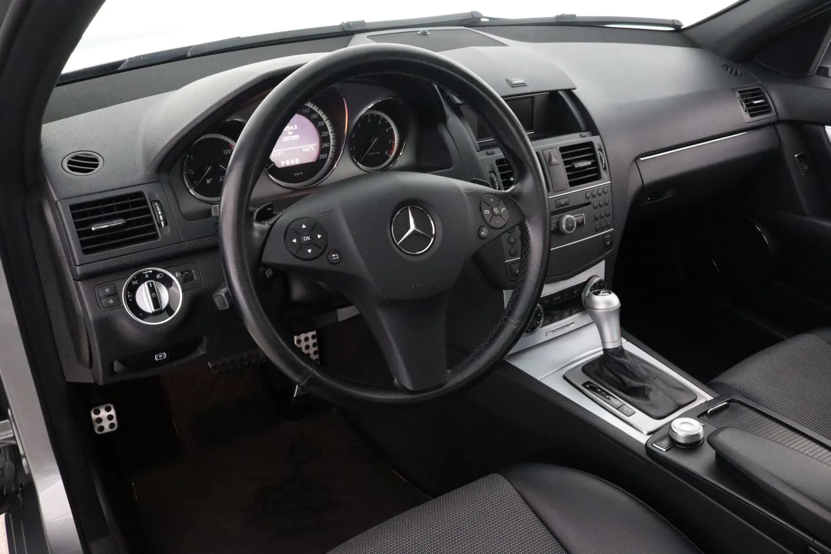 MERCEDES-BENZ C IXZ-528 carousel image