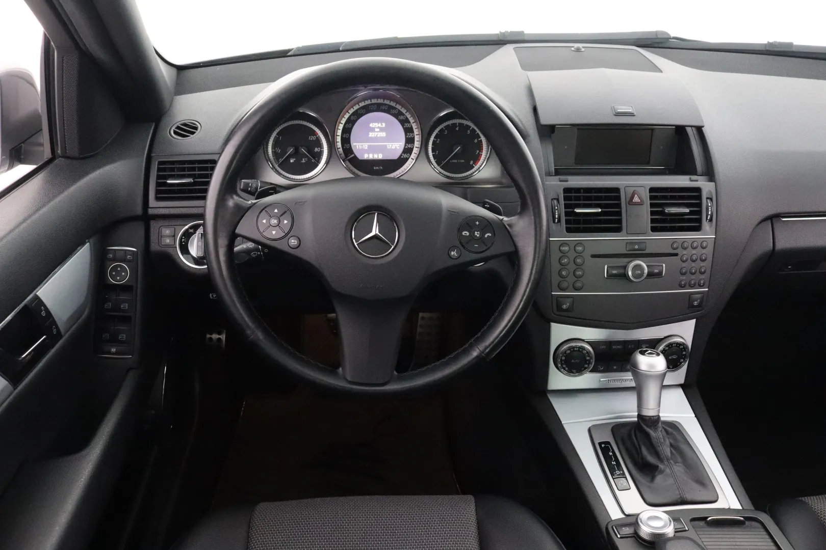 MERCEDES-BENZ C IXZ-528 carousel image