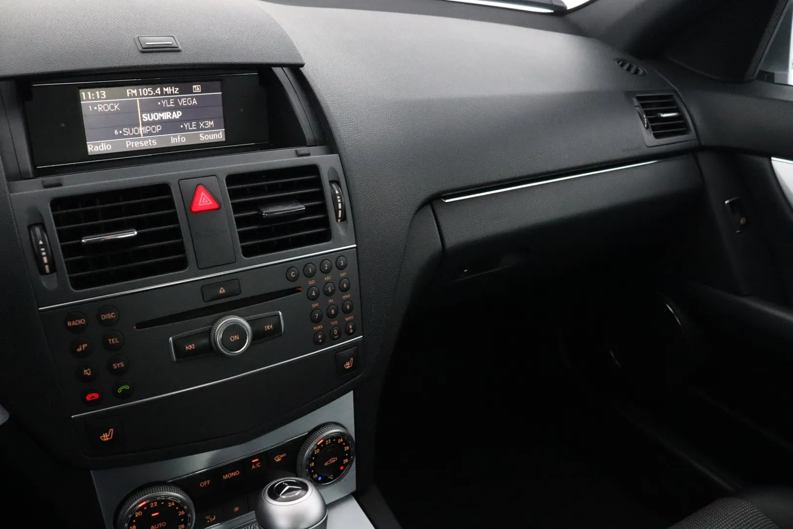 MERCEDES-BENZ C IXZ-528 carousel image