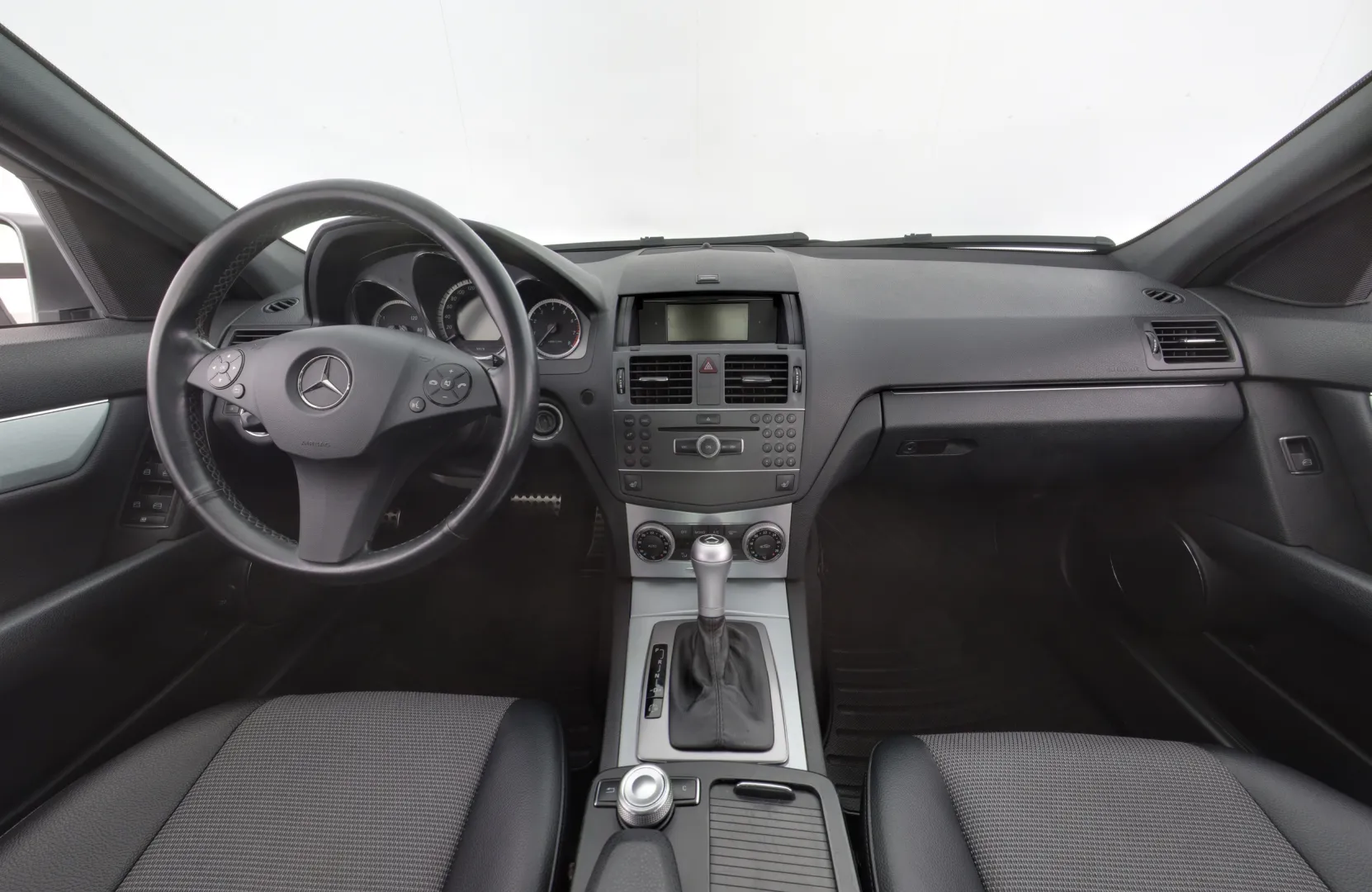MERCEDES-BENZ C IXZ-528 carousel image