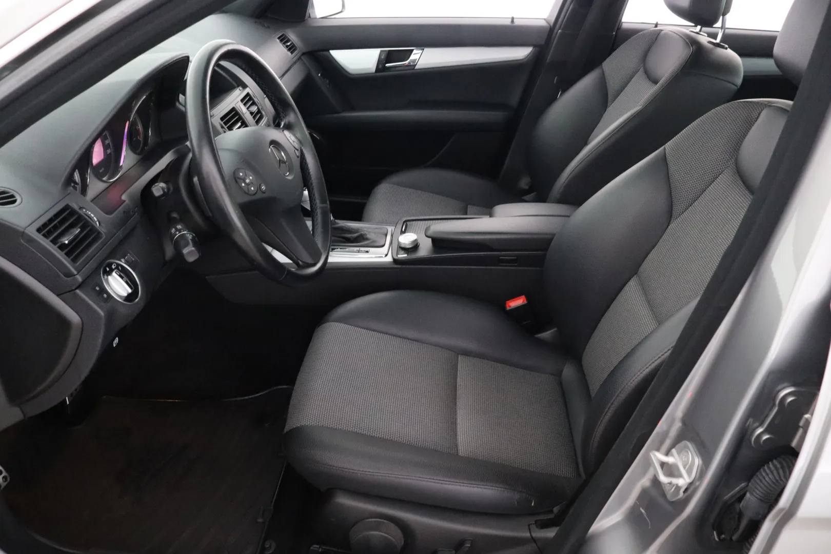MERCEDES-BENZ C IXZ-528 carousel image