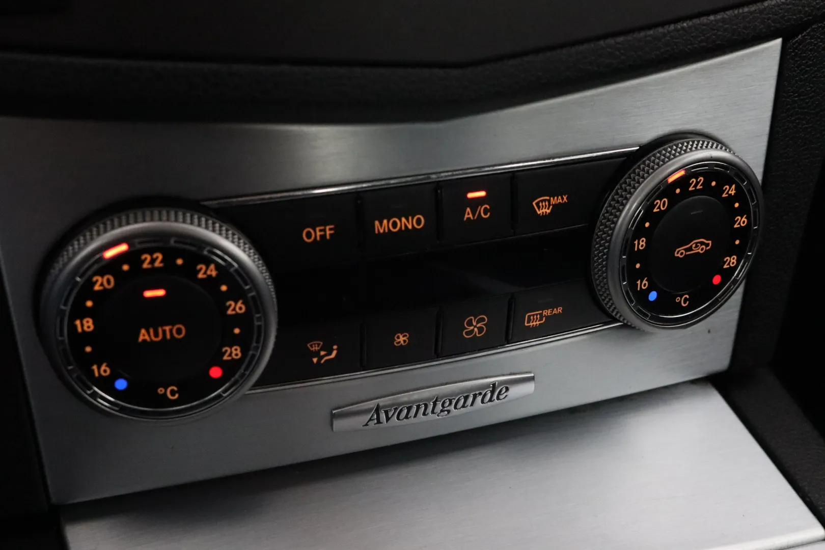 MERCEDES-BENZ C IXZ-528 carousel image