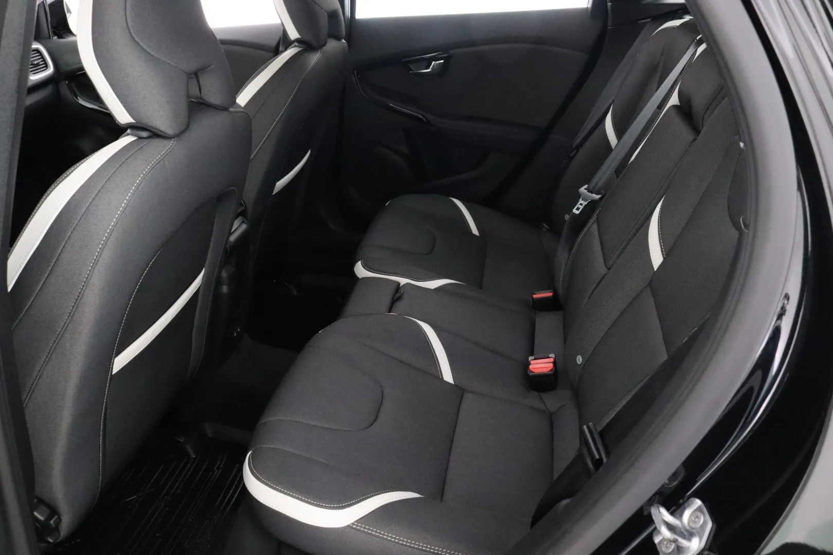 VOLVO V40 BXC-486 carousel image
