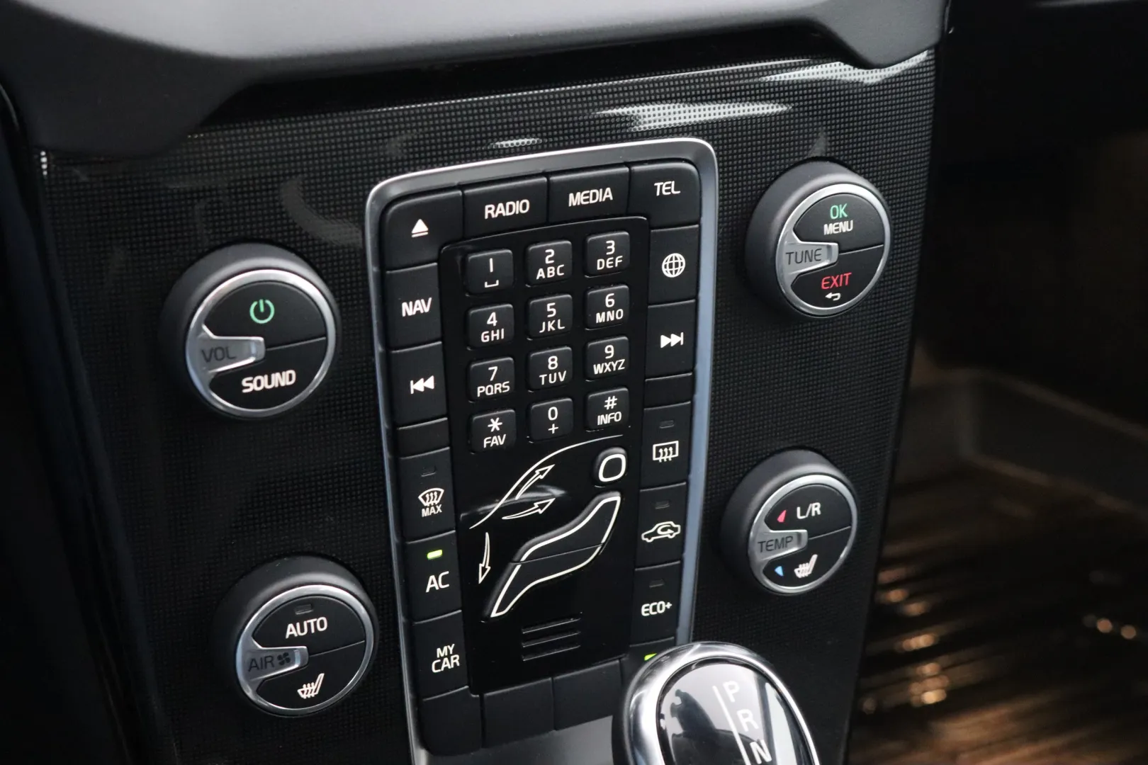 VOLVO V40 BXC-486 carousel image