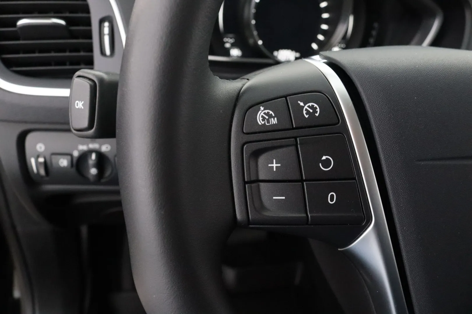 VOLVO V40 BXC-486 carousel image