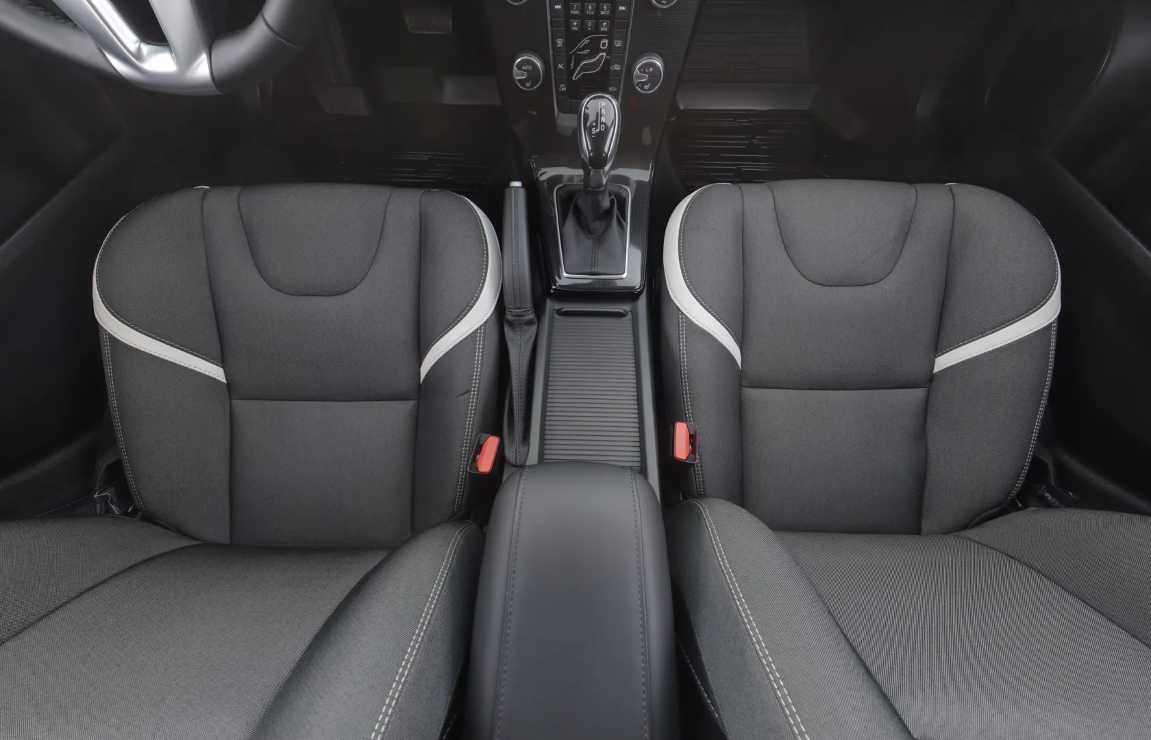 VOLVO V40 BXC-486 carousel image