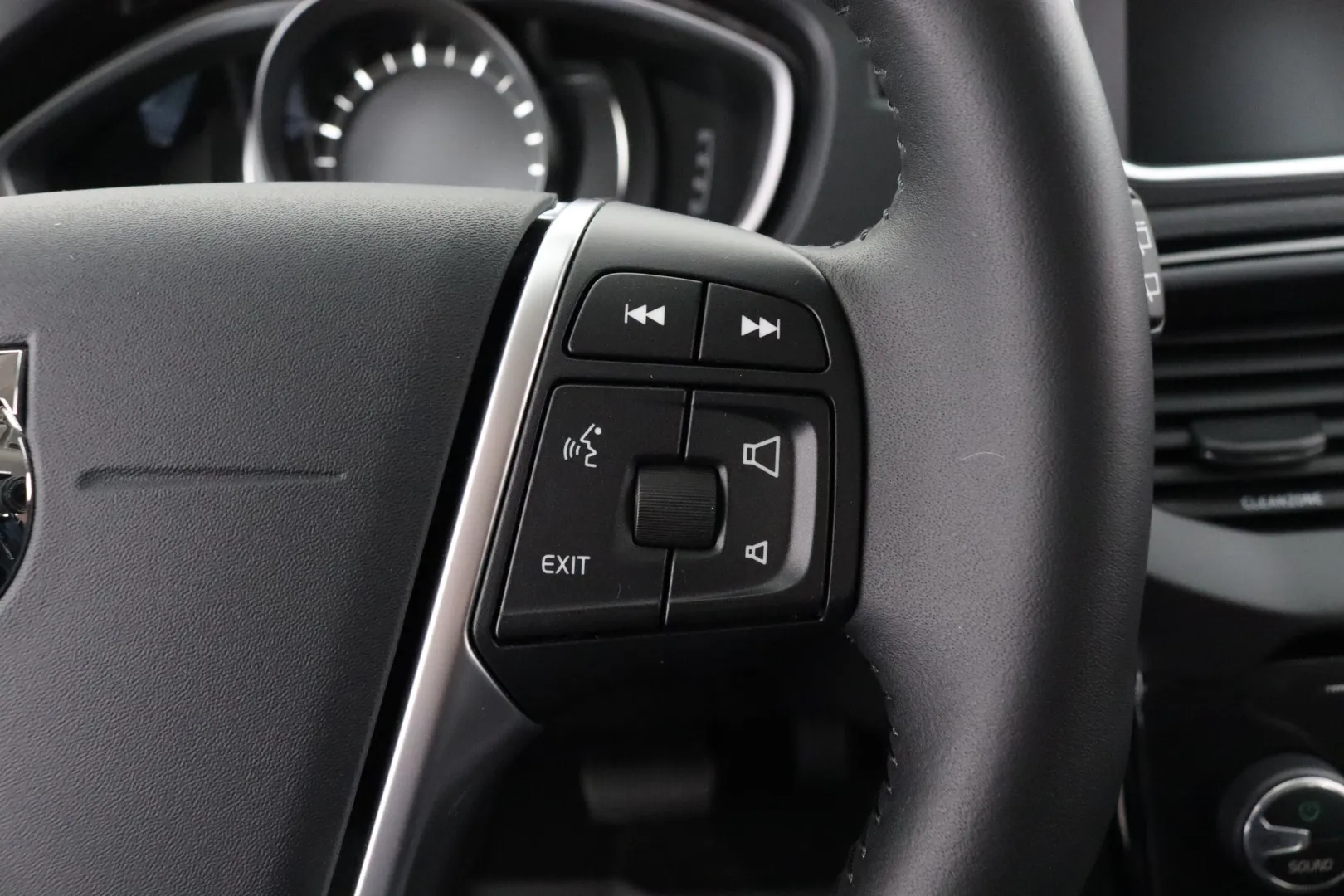 VOLVO V40 BXC-486 carousel image