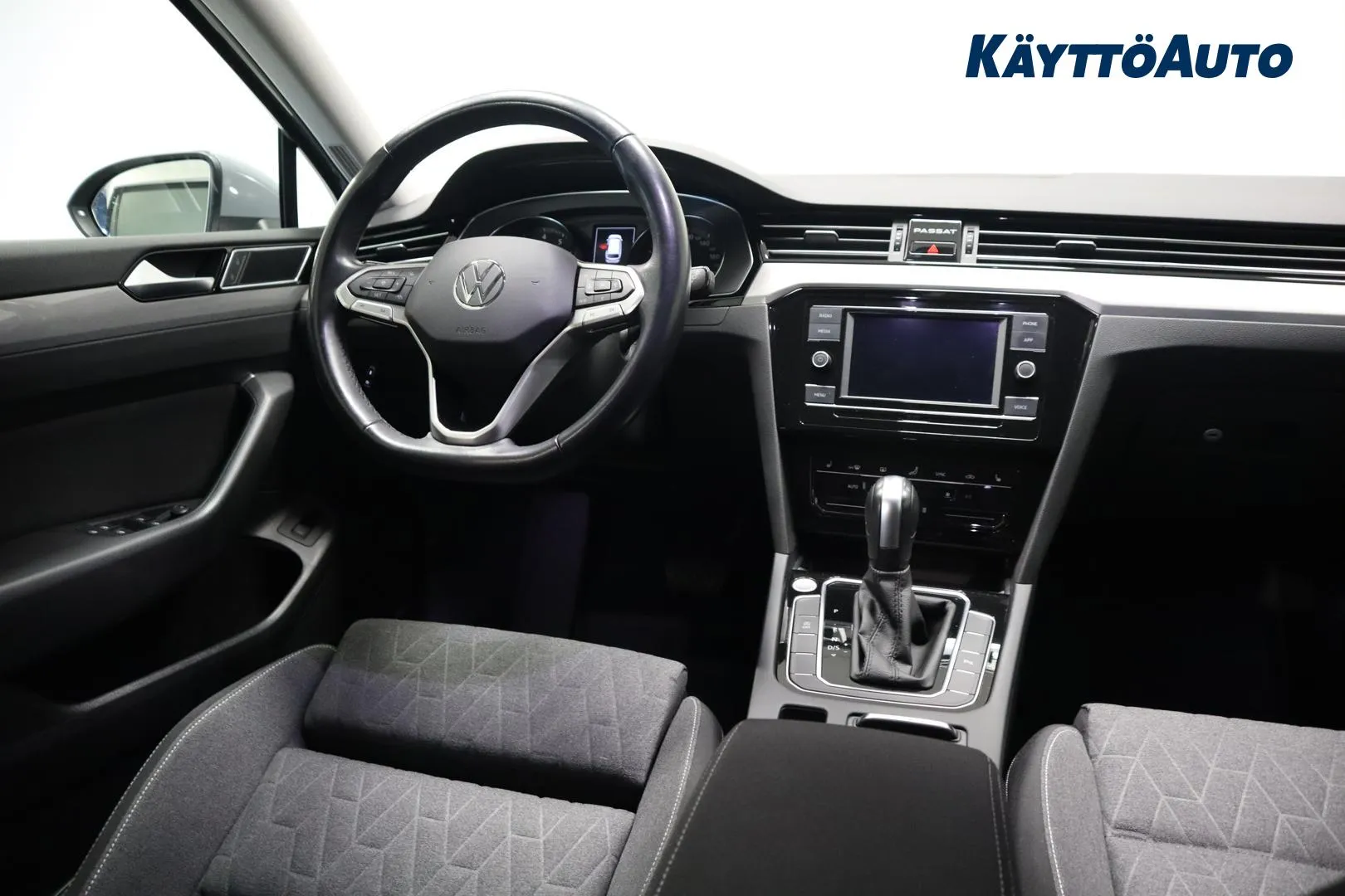 Volkswagen Passat XSL-138 carousel image