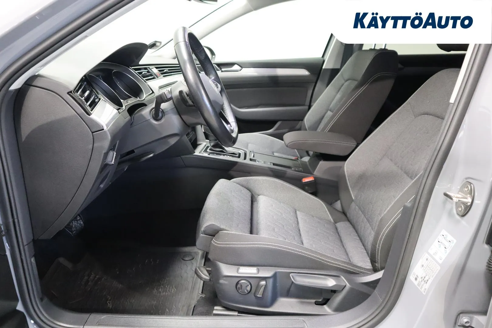 Volkswagen Passat XSL-138 carousel image