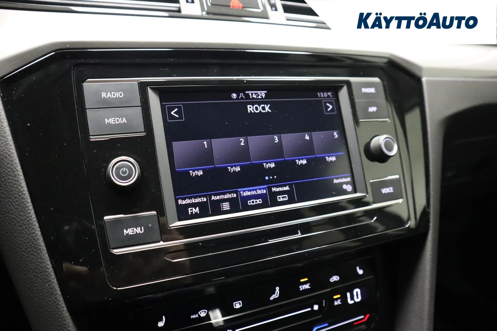 Volkswagen Passat XSL-138 carousel image