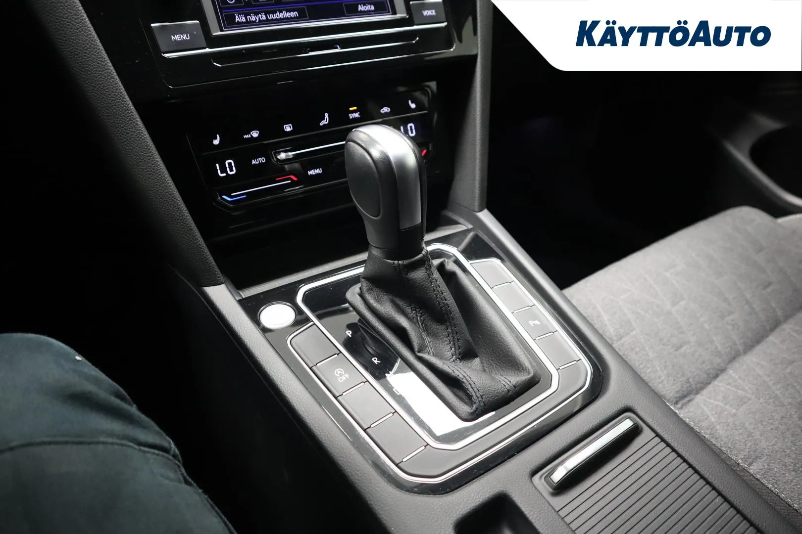 Volkswagen Passat XSL-138 carousel image