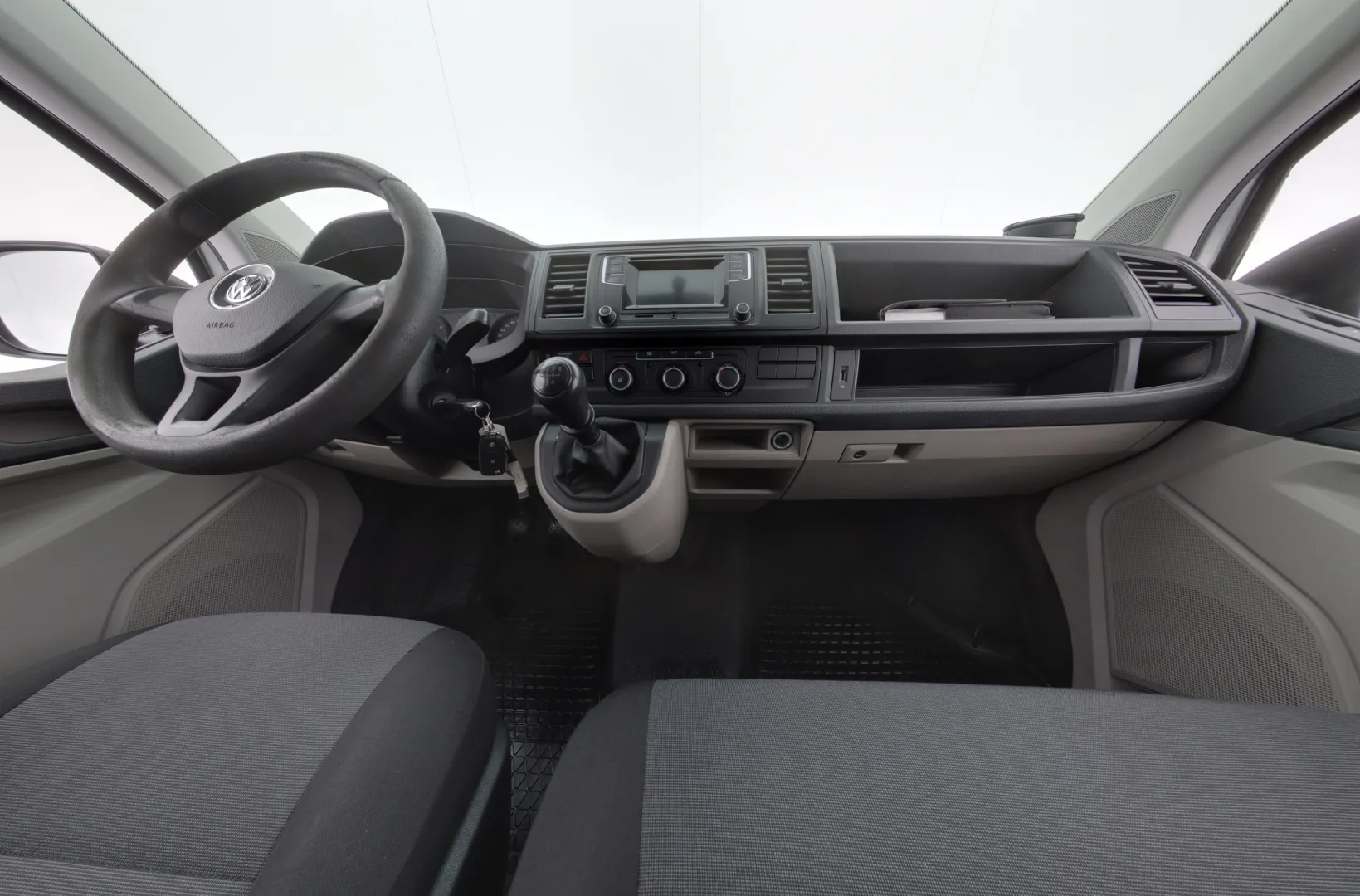 VOLKSWAGEN Transporter YJK-562 carousel image