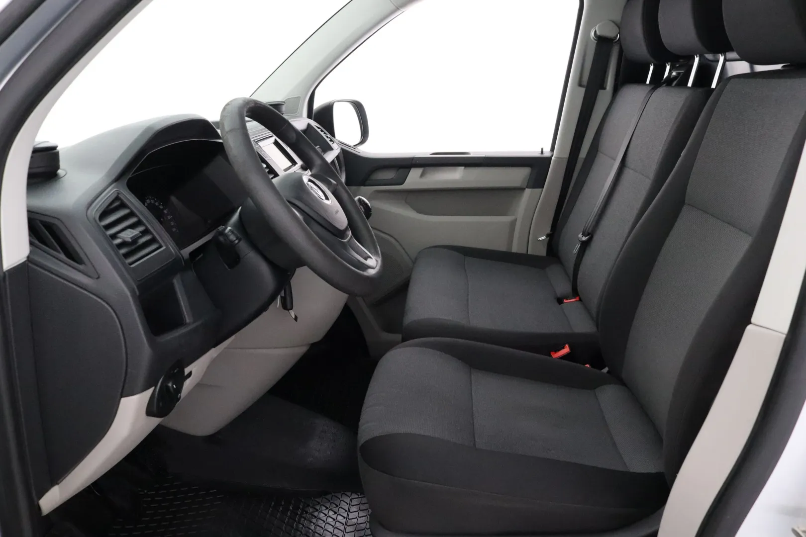 VOLKSWAGEN Transporter YJK-562 carousel image