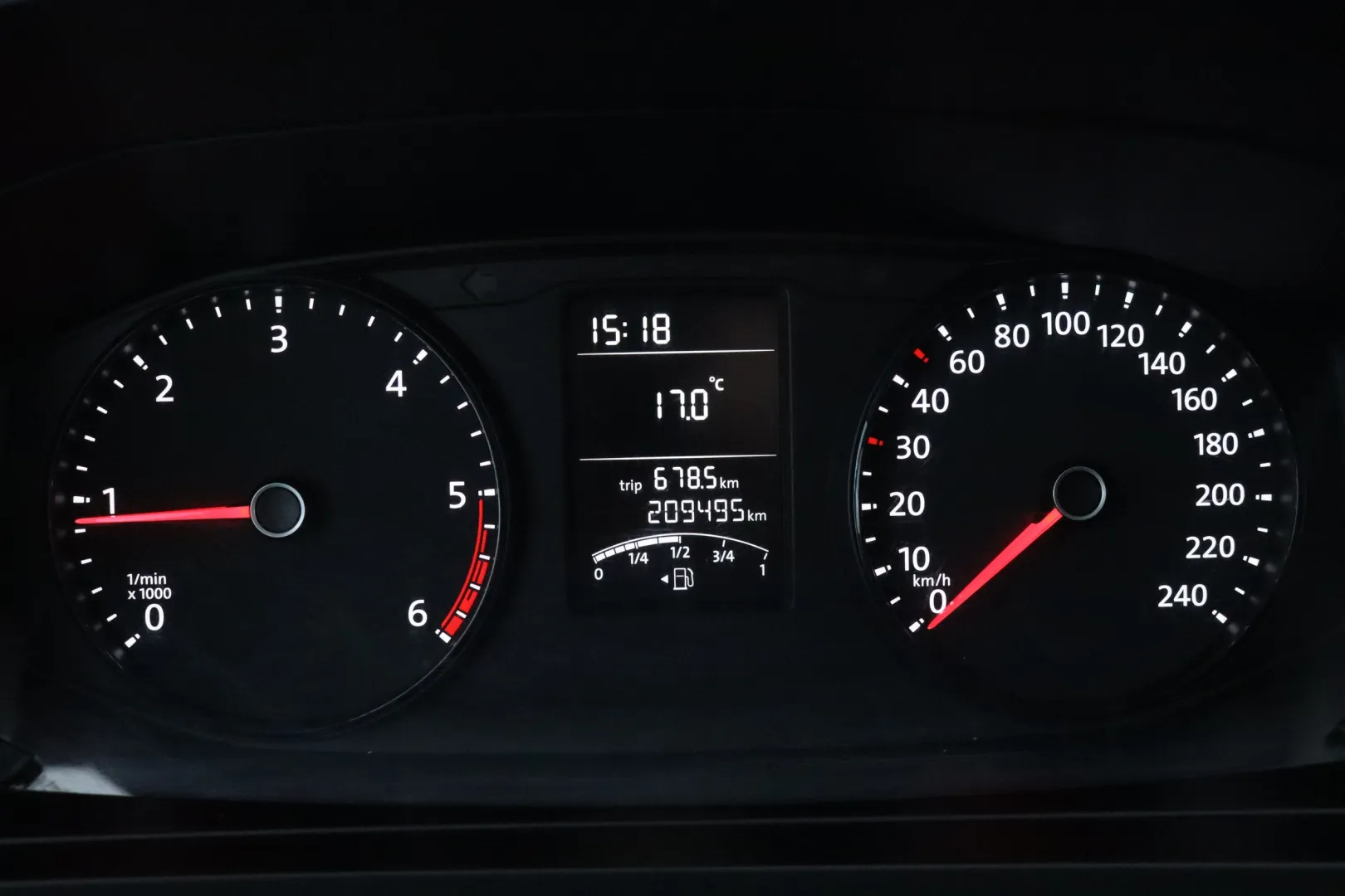 VOLKSWAGEN Transporter YJK-562 carousel image