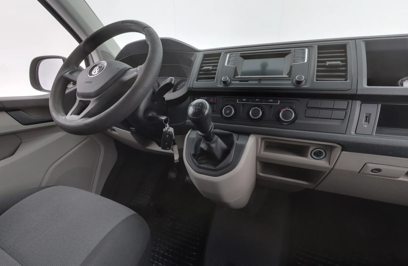 VOLKSWAGEN Transporter YJK-562 carousel image
