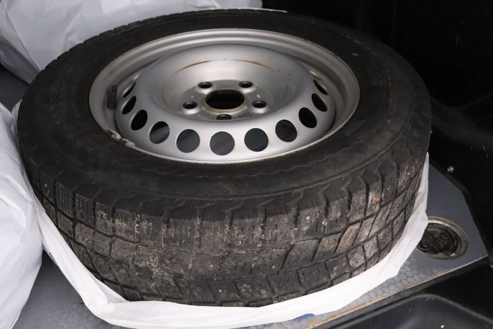 VOLKSWAGEN Transporter YJK-562 carousel image