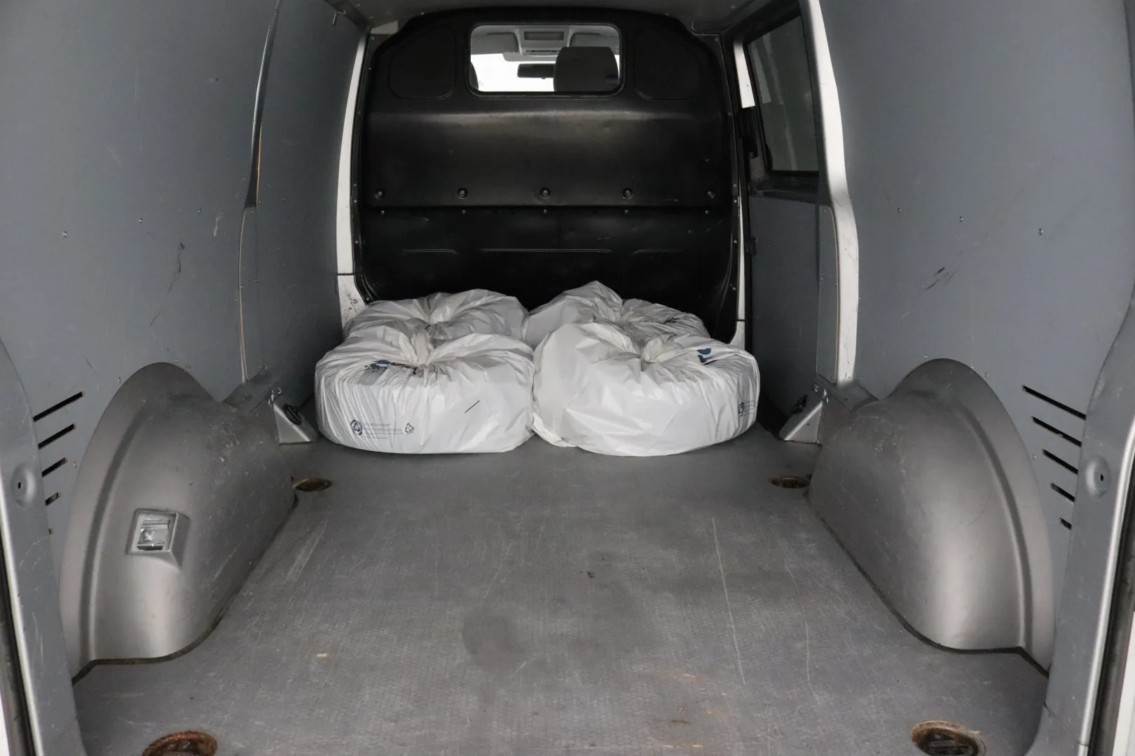 VOLKSWAGEN Transporter YJK-562 carousel image