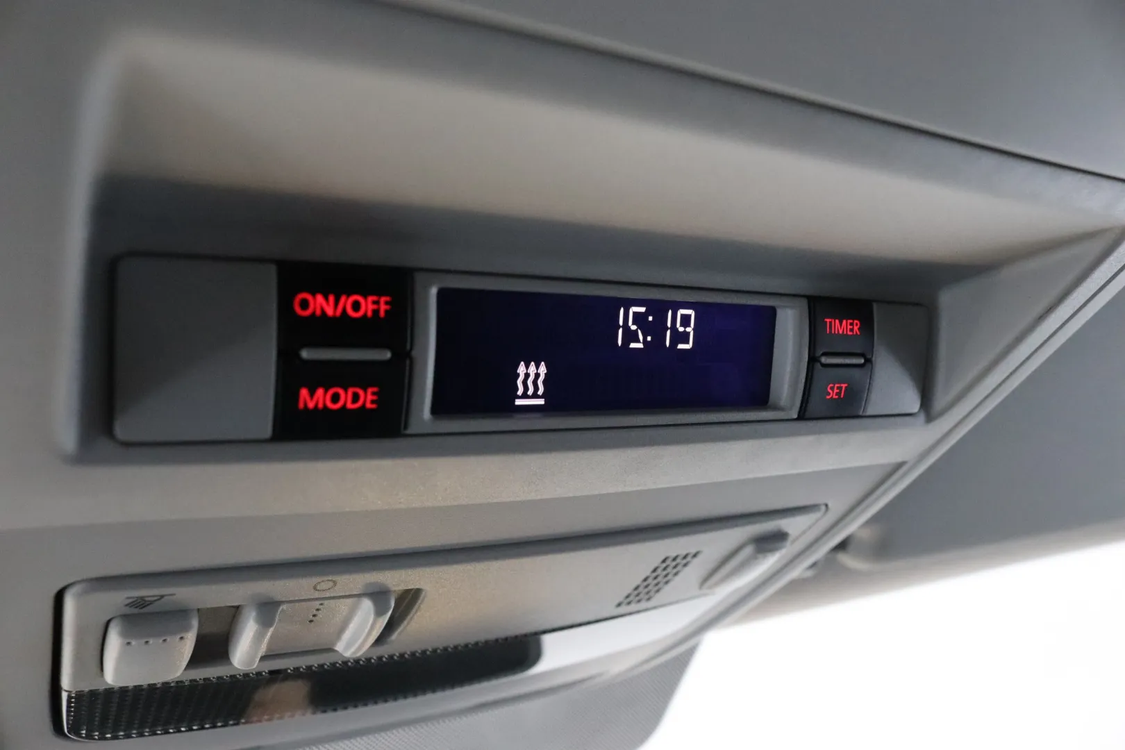 VOLKSWAGEN Transporter YJK-562 carousel image