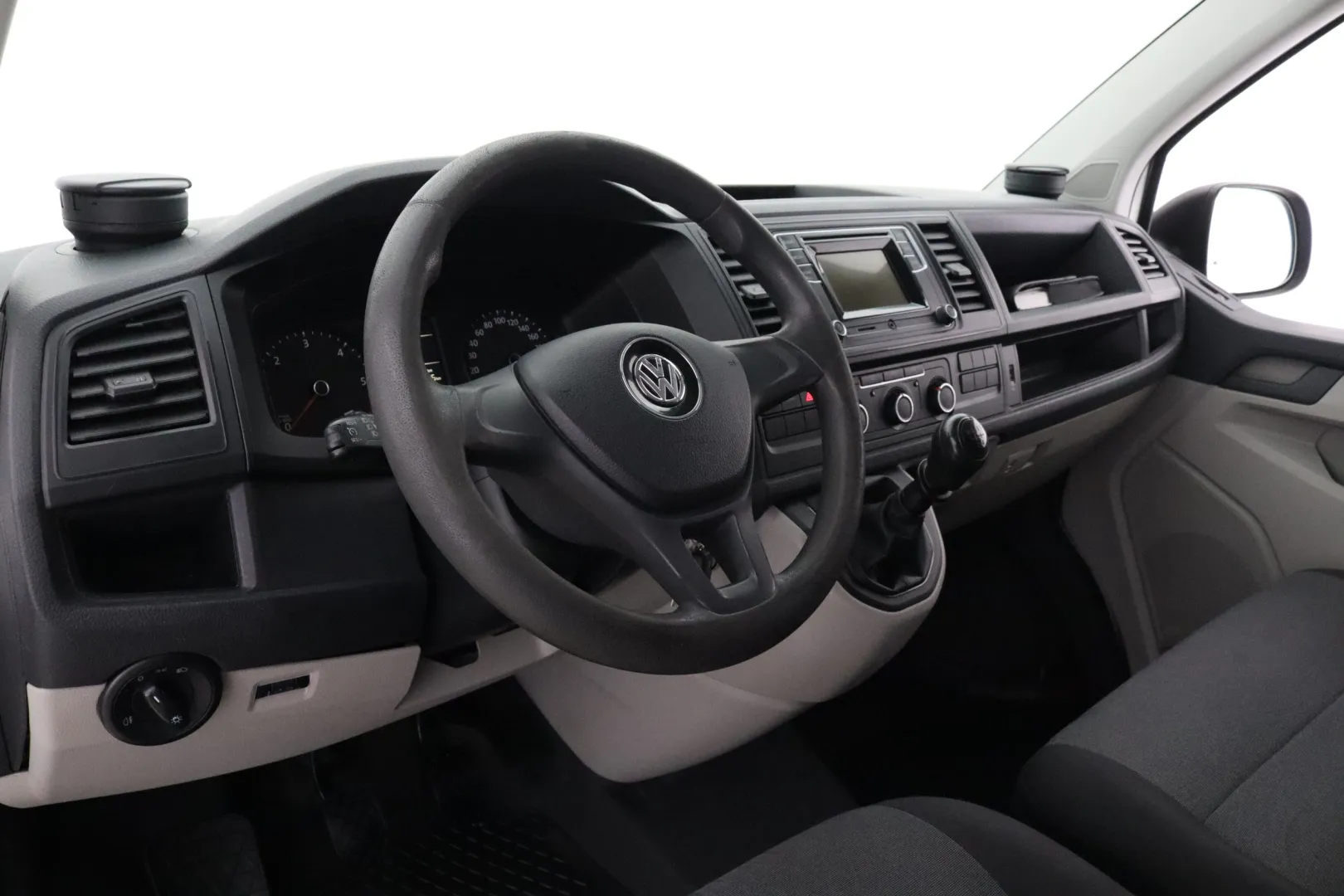 VOLKSWAGEN Transporter YJK-562 carousel image