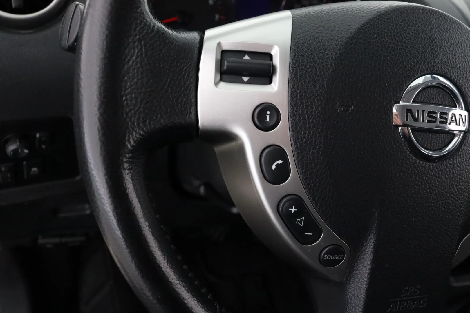 NISSAN Qashqai UJI-905 carousel image
