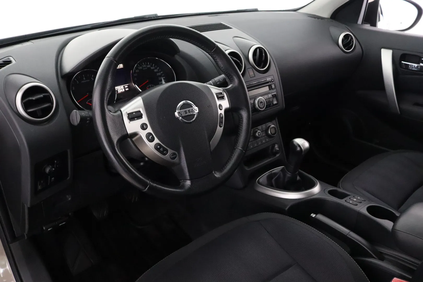 NISSAN Qashqai UJI-905 carousel image