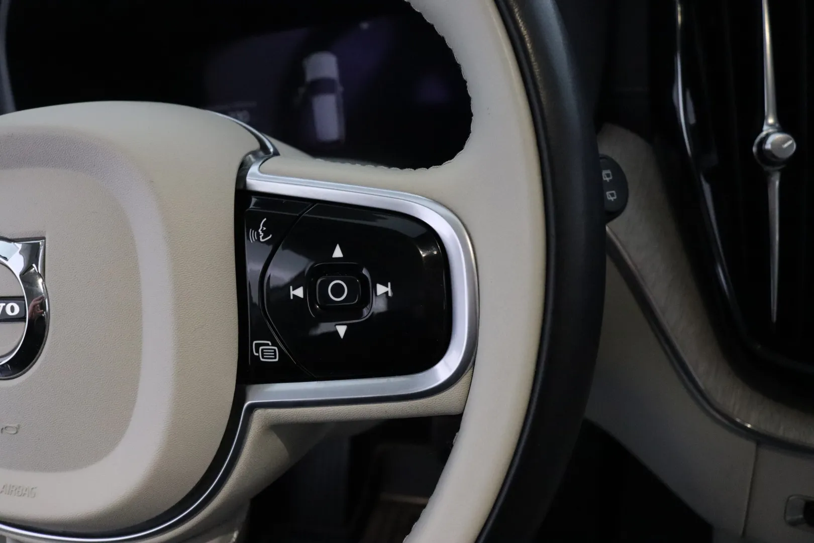 Volvo XC60 NMI-957 carousel image
