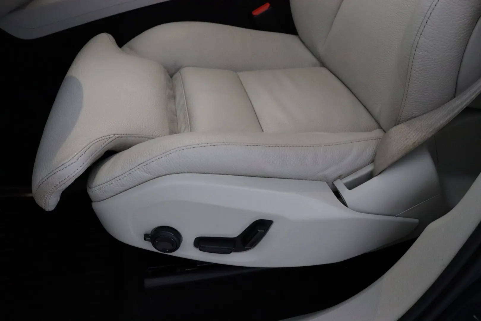 Volvo XC60 NMI-957 carousel image