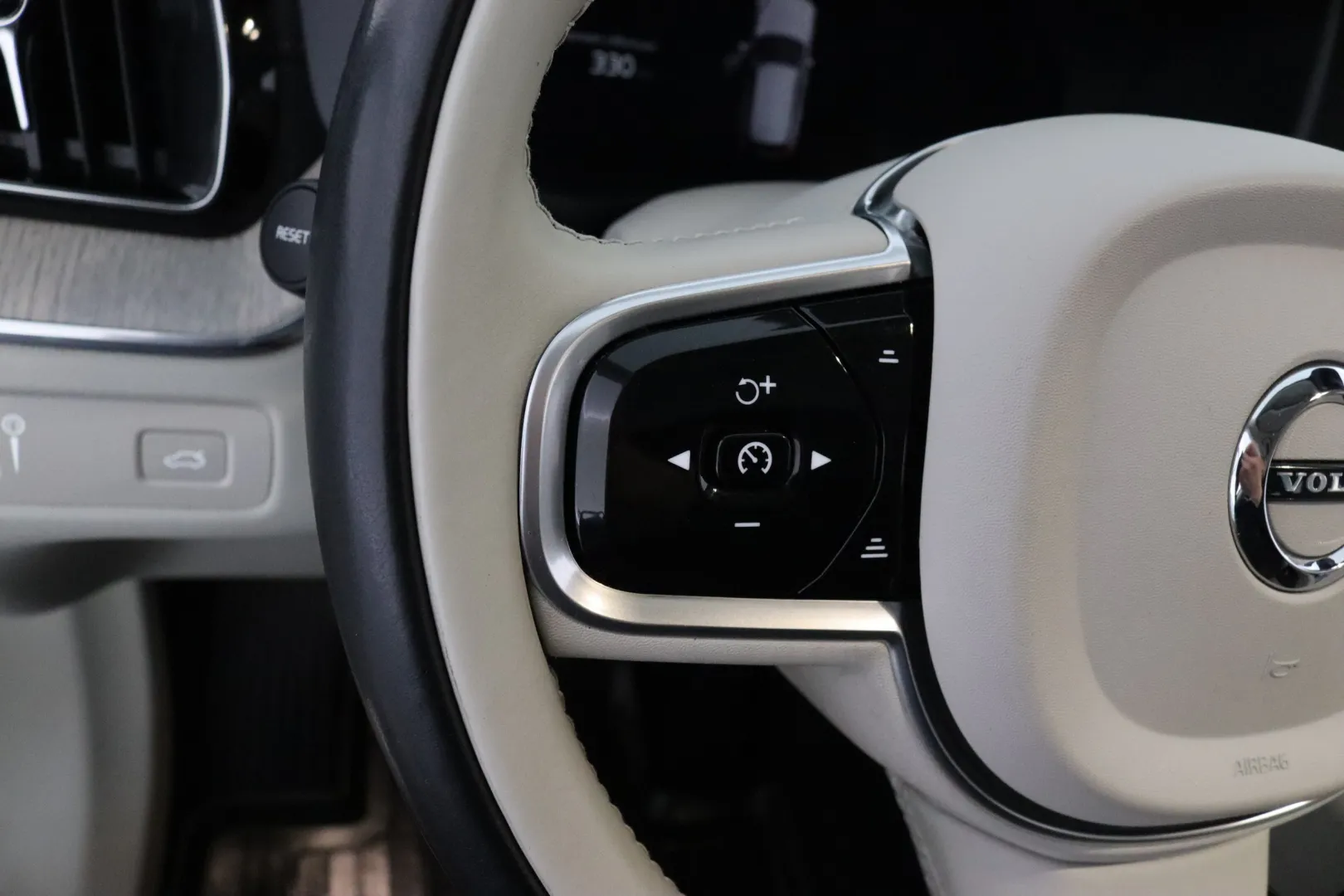 Volvo XC60 NMI-957 carousel image